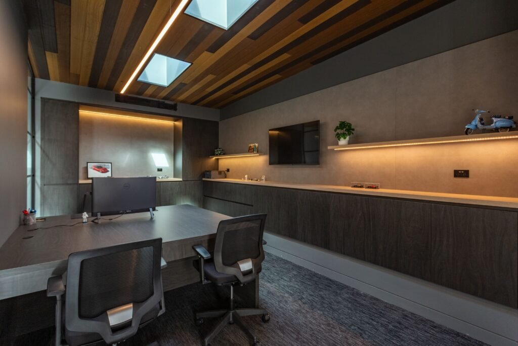 Strategy meeting room where TaxDigit advisers plan corporate tax mitigation for Surrey businesses