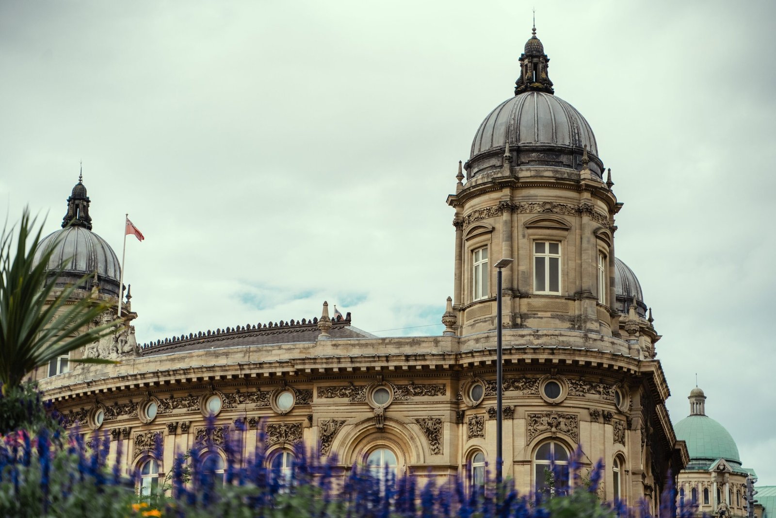 حسابدار ایرانی در هال — Victoria Square, Kingston upon Hull