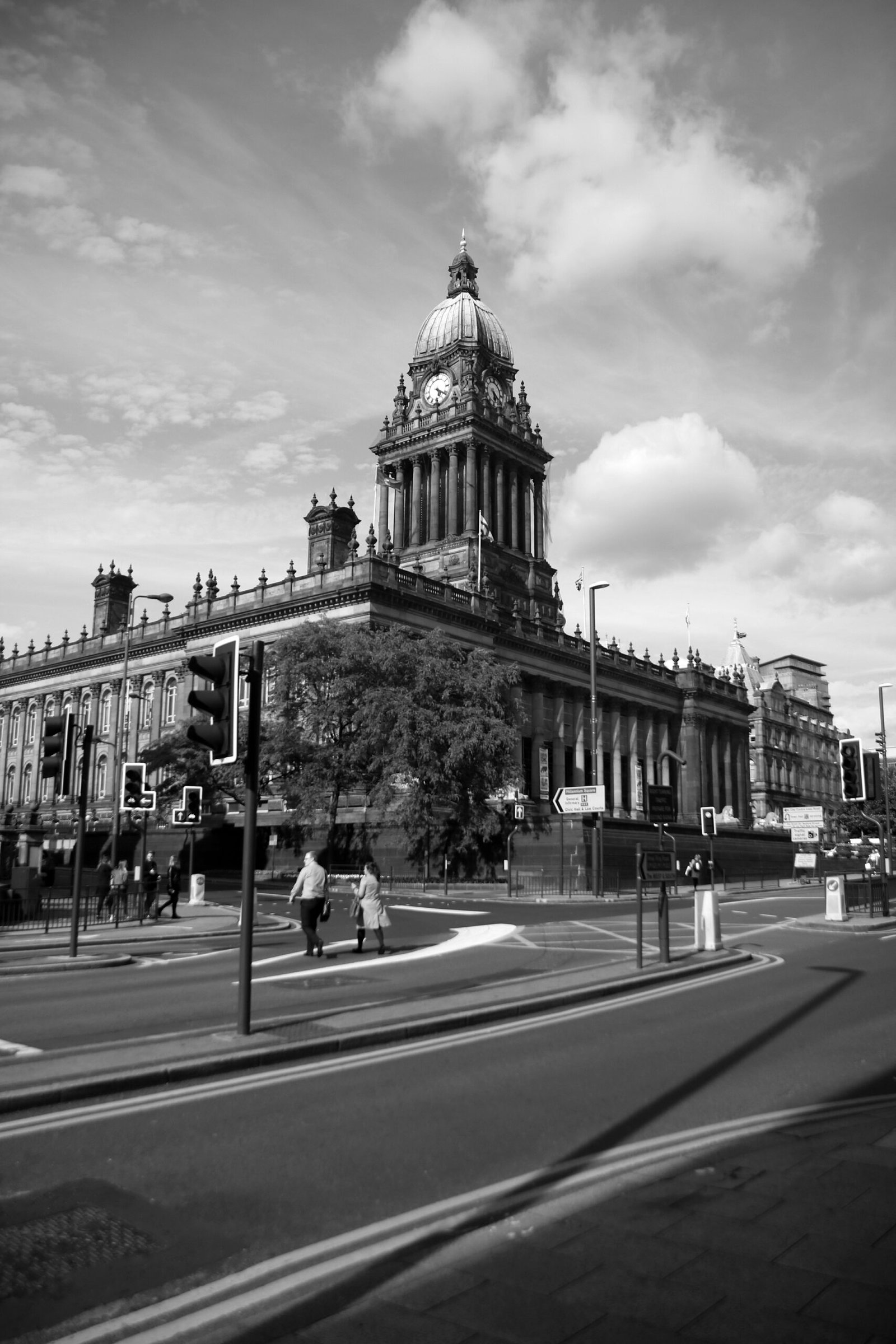 حسابدار ایرانی در لیدز — Leeds city centre skyline