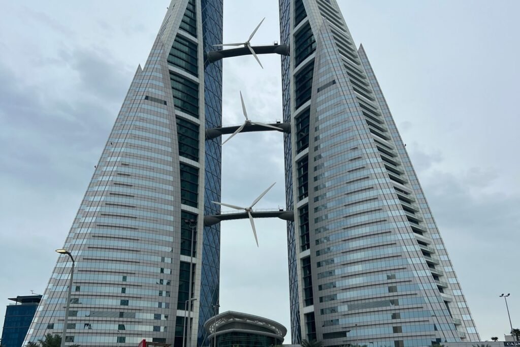 مركز البحرين التجاري العالمي بأبراجه التوأم