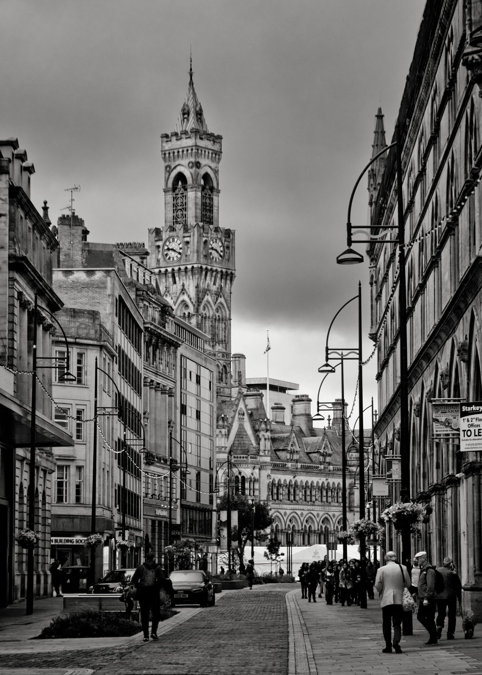 حسابدار ایرانی در بردفورد — Bradford City Hall