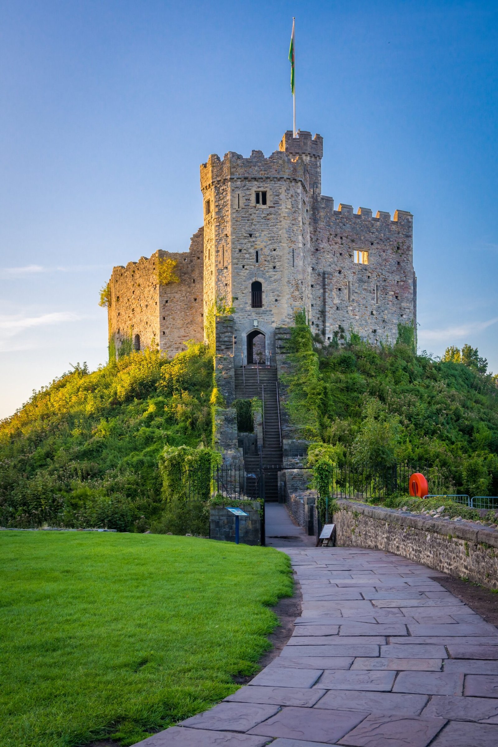 حسابدار ایرانی در کاردیف — Cardiff 3