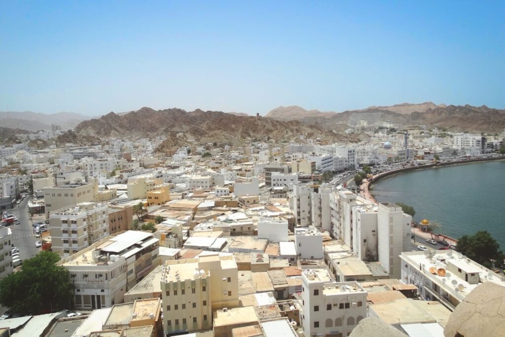 منظر جوي لأفق مسقط الساحلي