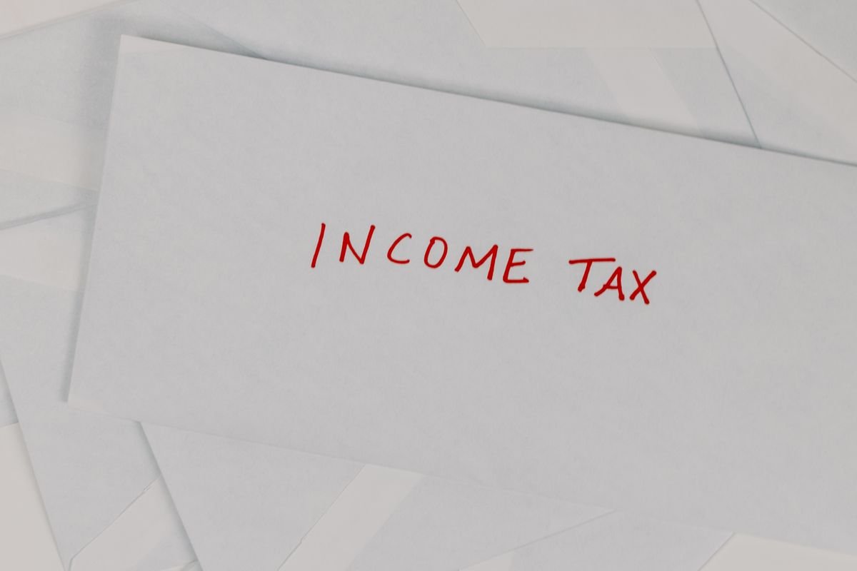 A brown official tax envelope on a desk, representing an HMRC letter about undeclared cryptoasset gains