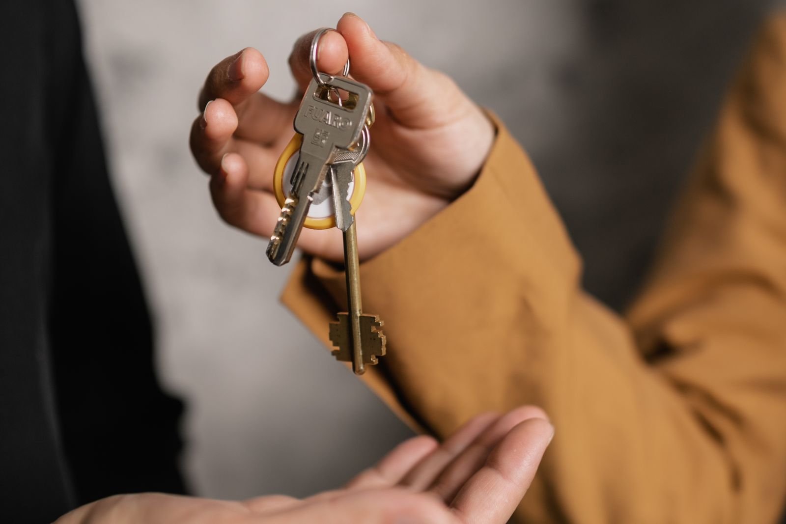 Handing over keys to a rental property — TaxDigit, best Pakistani accountant in the UK